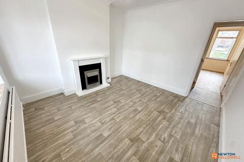 3 bedroom terraced house to rent, Queens Walk, Fletton, Peterborough, PE2