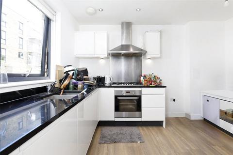 4 bedroom detached house to rent, Fisher Close, Rotherhithe, London, SE16