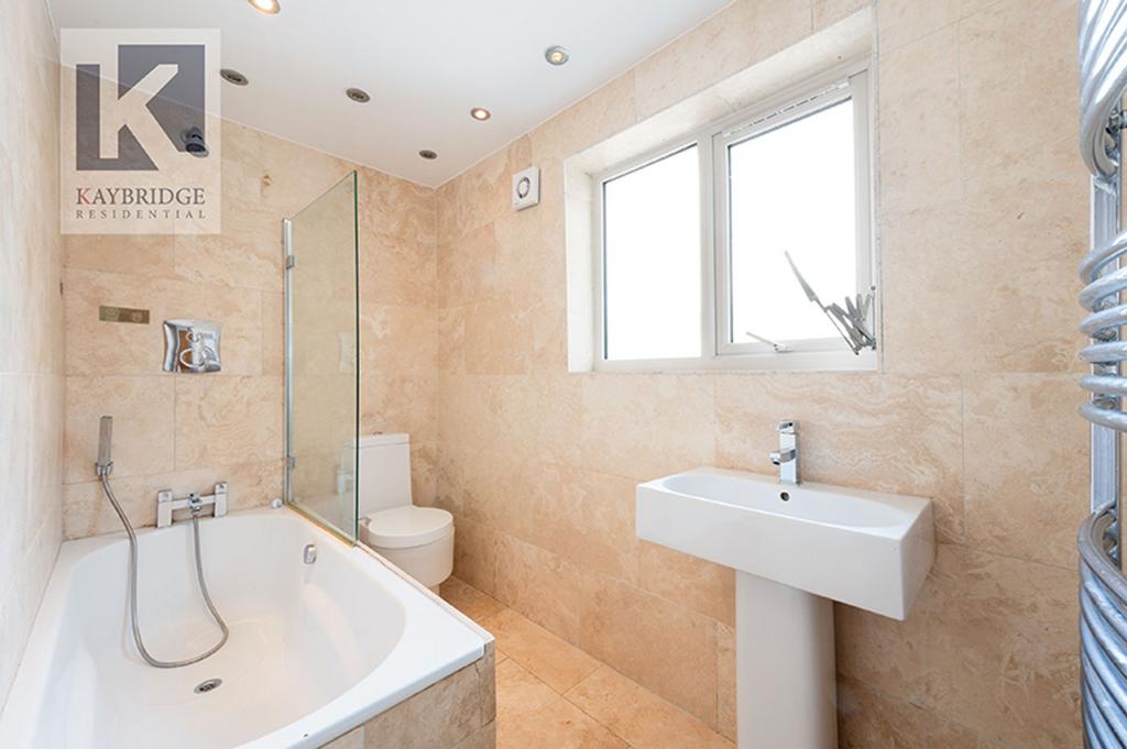 Oaks Avenue, Worcester Park - KT4 8 XG