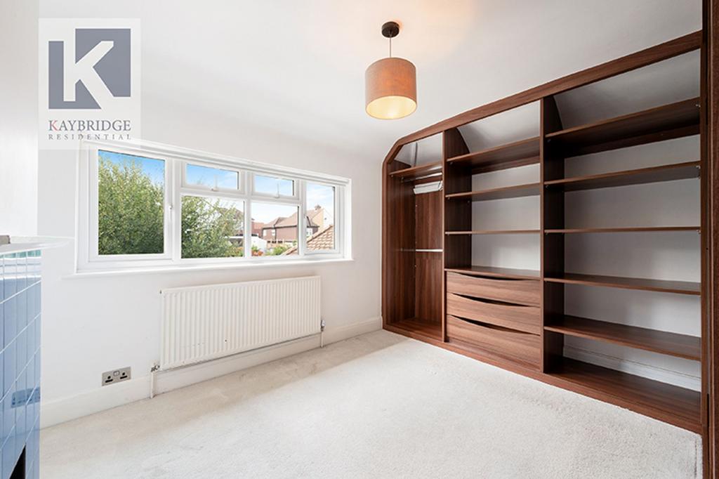 Oaks Avenue, Worcester Park - KT4 8 XG