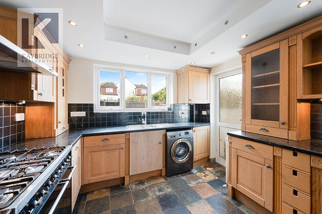 Oaks Avenue, Worcester Park - KT4 8 XG