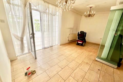 13 Martin Dene, Bexleyheath, DA6 8NA
