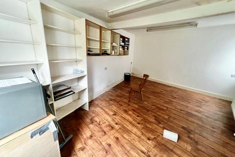 13 Martin Dene, Bexleyheath, DA6 8NA