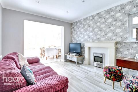 20a Woburn Avenue, Hornchurch, RM12 4NG