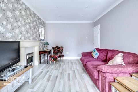 20a Woburn Avenue, Hornchurch, RM12 4NG