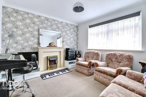20a Woburn Avenue, Hornchurch, RM12 4NG