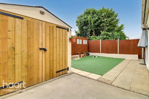 20a Woburn Avenue, Hornchurch, RM12 4NG