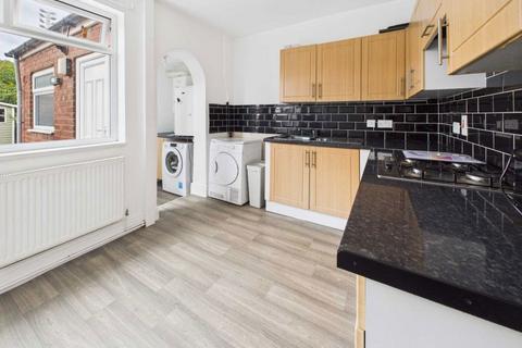 3 bedroom terraced house to rent, Princess Street, Castleford, WF10
