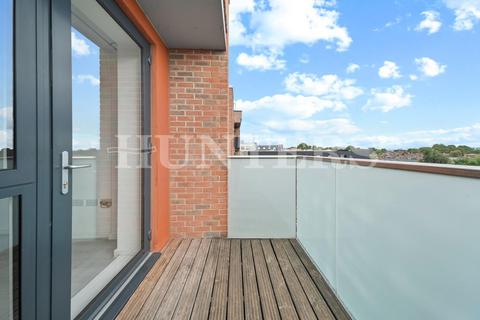 1 bedroom flat for sale, Birdsmouth Court, London, N15