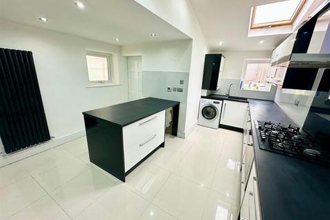 4 bedroom semi-detached house for sale, Godfrey Road, Halifax