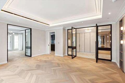 4 bedroom flat to rent, Basil Street, London, SW3