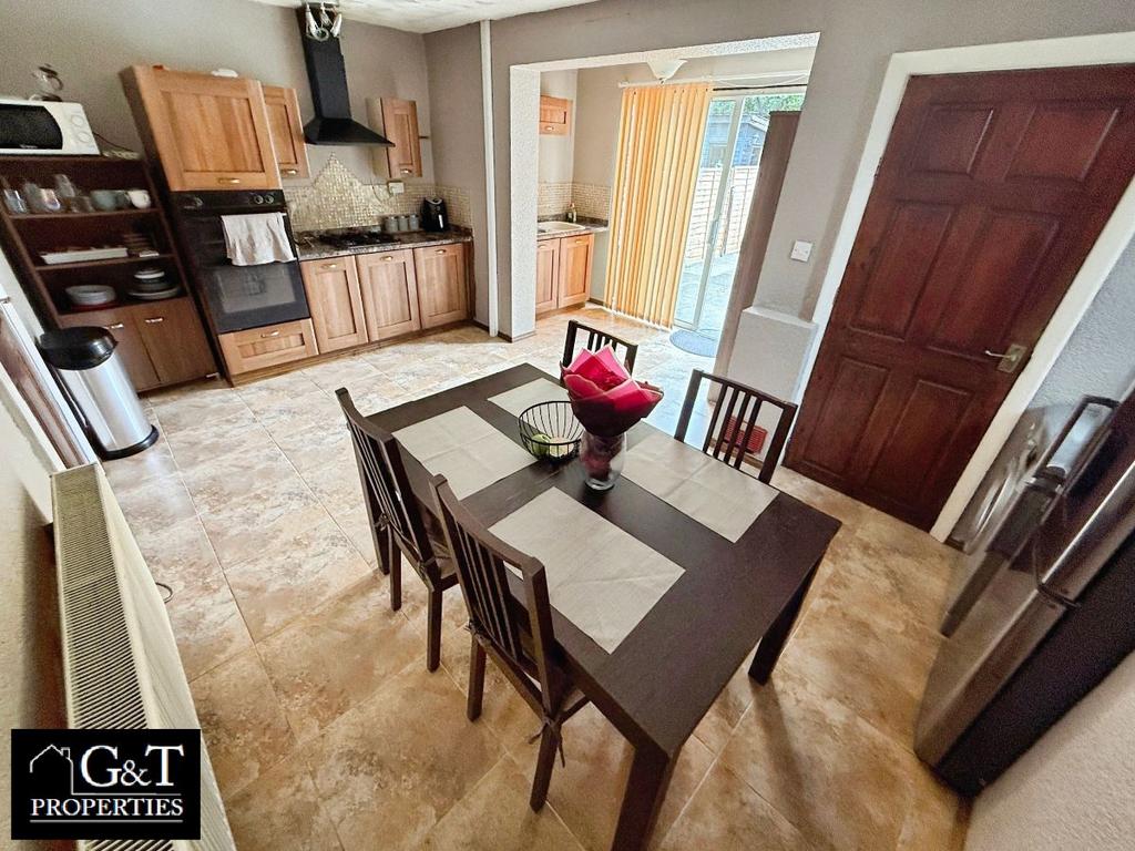 Kitchen/dining area