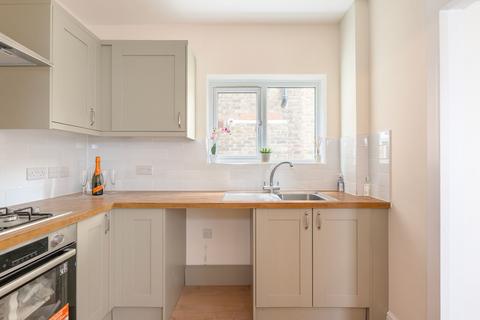 72 Spencers Road, Horsham, RH12 2JG