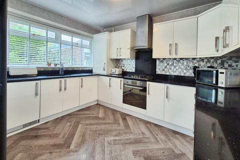 19 Great Meadow, Shaw, Oldham, OL2 7PU