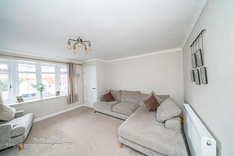 2 Gillingham Close, Wednesbury, WS10 0UD