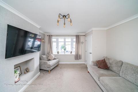 2 Gillingham Close, Wednesbury, WS10 0UD