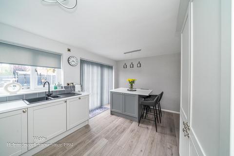 2 Gillingham Close, Wednesbury, WS10 0UD
