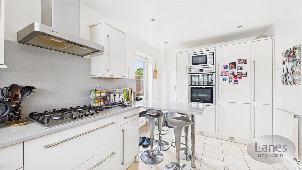 CAM05136 G0-PR0109-STILL009.jpg