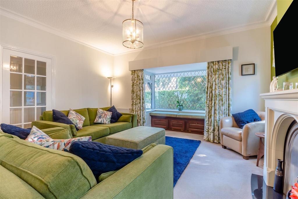 8660343-interior24.jpg
