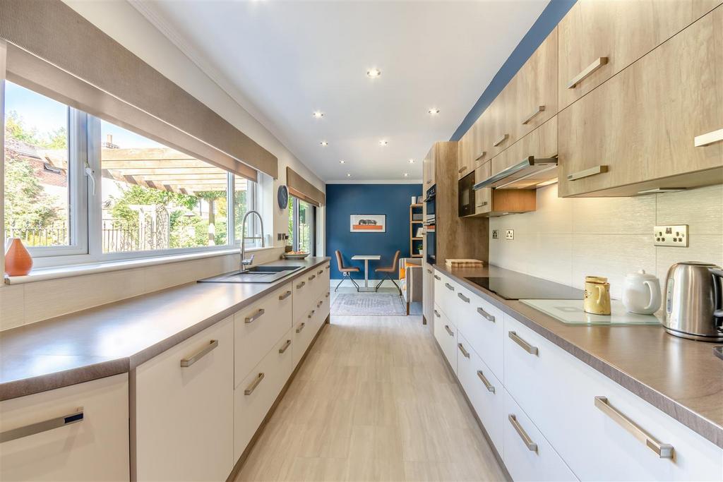 8660343-interior31.jpg