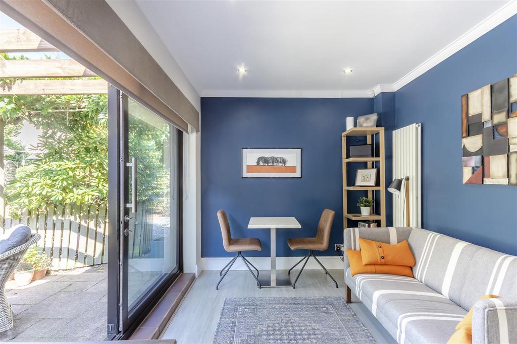 8660343-interior34.jpg