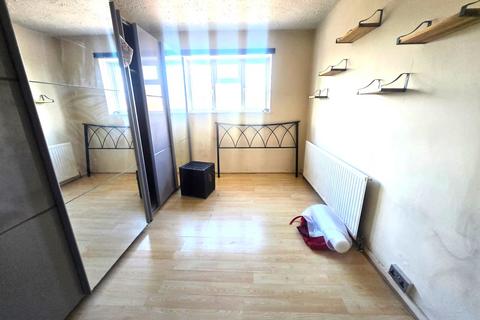 undefined, Violet Avenue, Uxbridge, Greater London, UB8