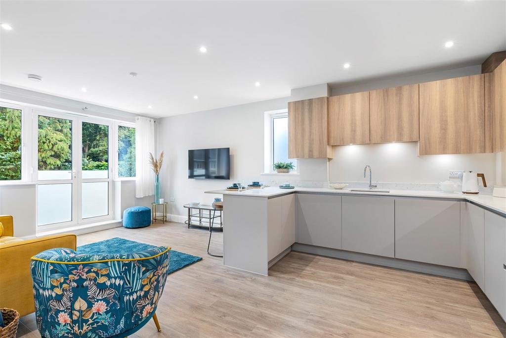 5 Mc Laren Court, 1 Cobham Road, KT22  9 AU-15.jpg