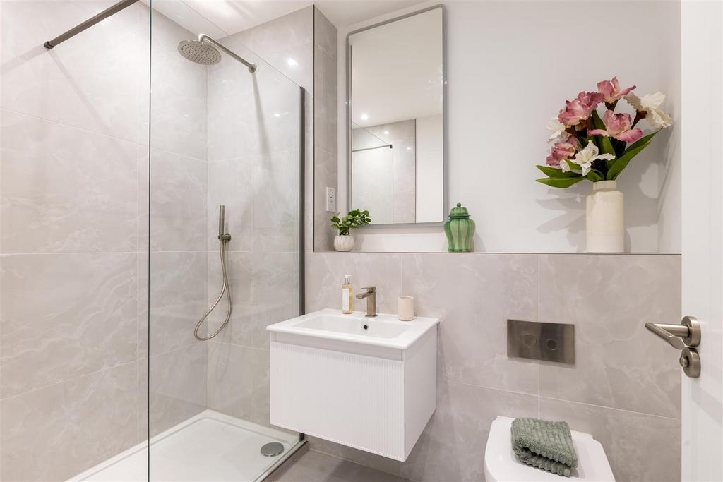 5 Mc Laren Court, 1 Cobham Road, KT22  9 AU-10.jpg