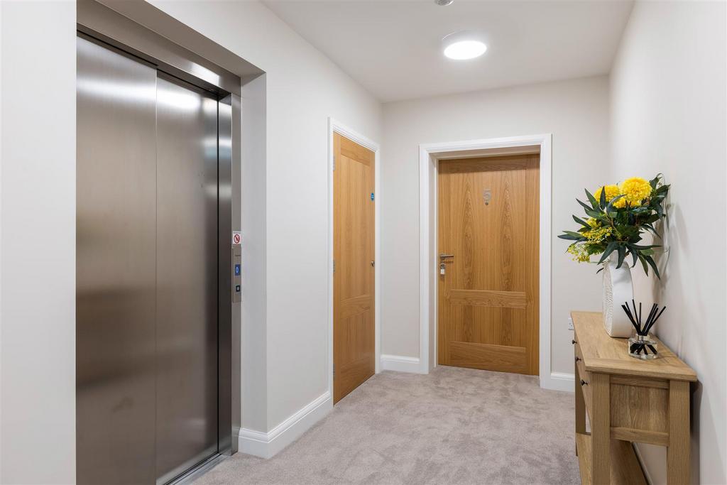 5 Mc Laren Court, 1 Cobham Road, KT22  9 AU-24.jpg