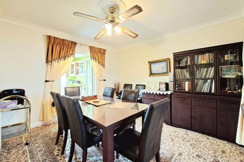 undefined, Birkbeck Avenue, Greenford UB6