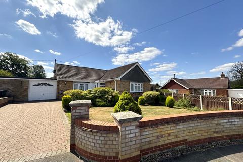 undefined, SOUTH WOOTTON - Link-Detached 2 Bed Bungalow on Quiet Cul-De-Sac
