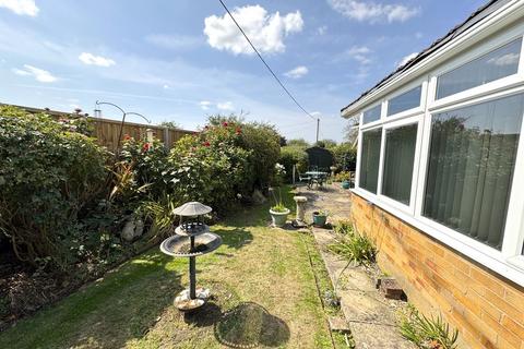 undefined, SOUTH WOOTTON - Link-Detached 2 Bed Bungalow on Quiet Cul-De-Sac