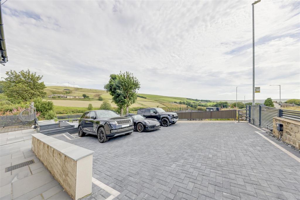 Electric Gated Side Parking
