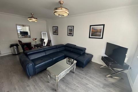2 bedroom apartment to rent, 11b Carmyle Avenue, Carmyle