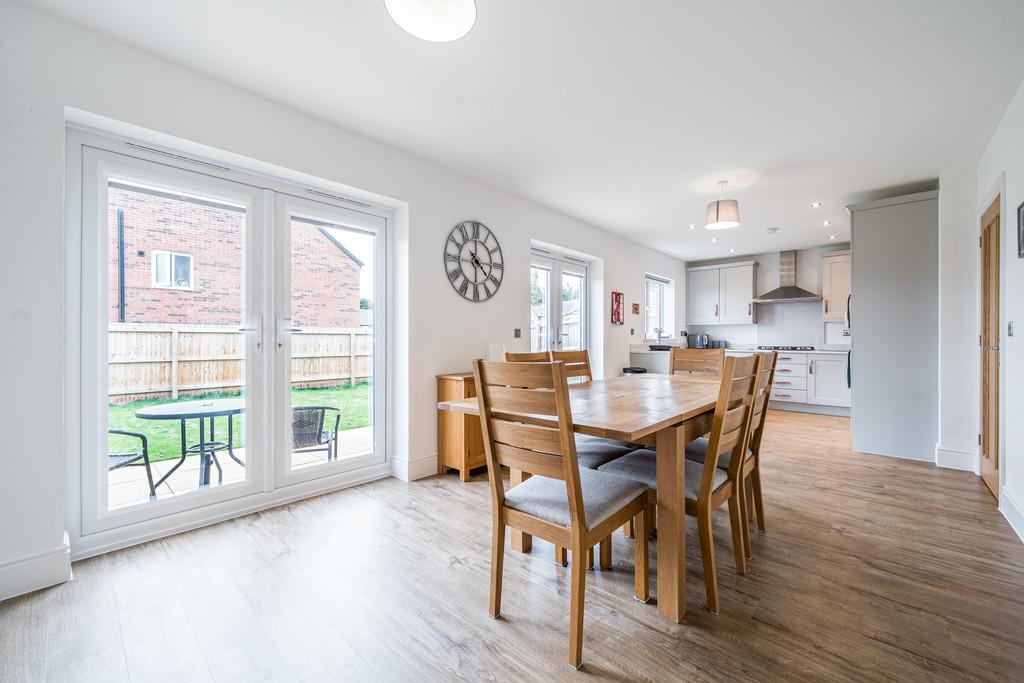 Kitchen/ Dining Room