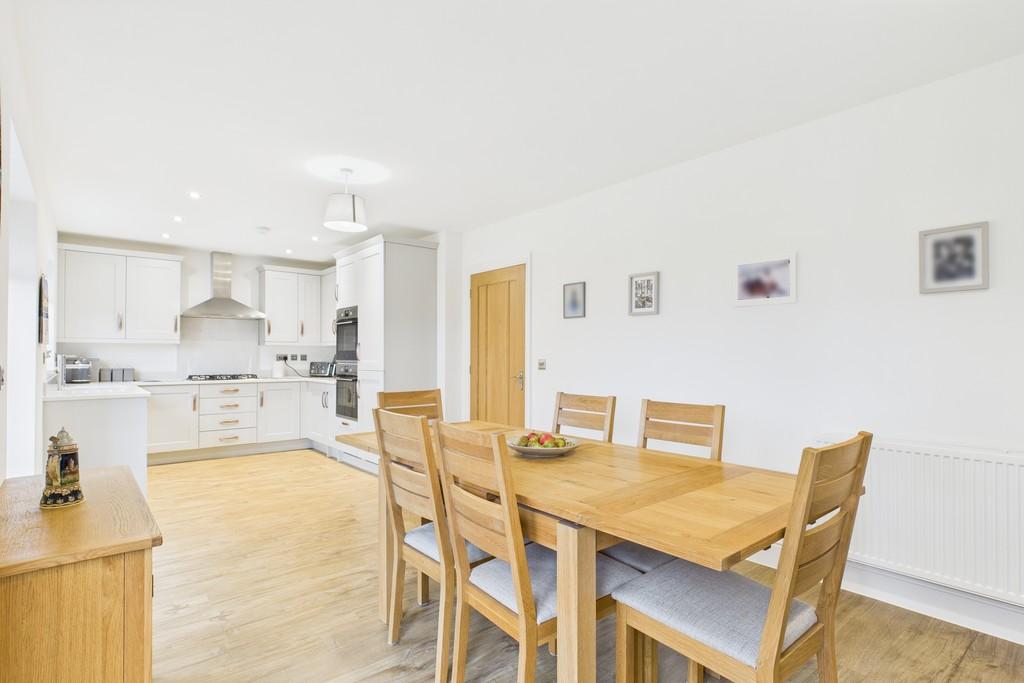 Kitchen/ Dining room