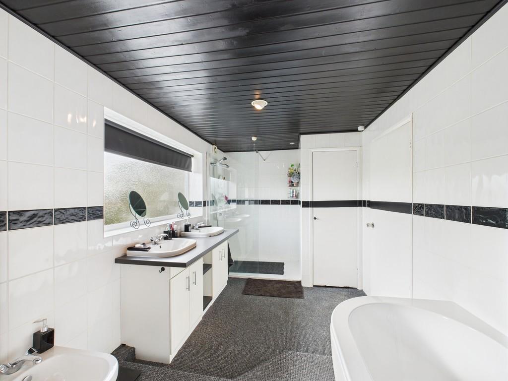 Cam01835 g0 pr0277 still023