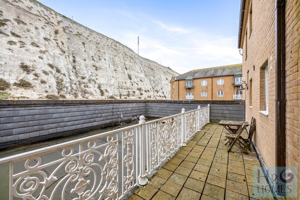 Starboard Court, 15-001