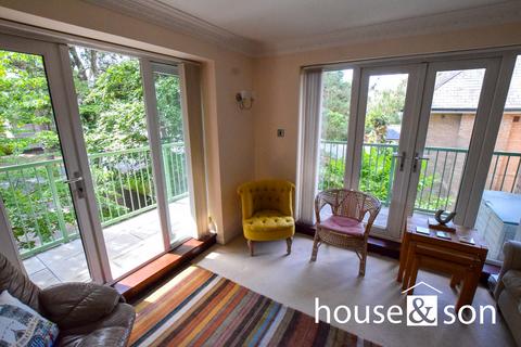 2 bedroom apartment for sale, Embassy Court, 26 Gervis Road, East Cliff, Bournemouth, BH1