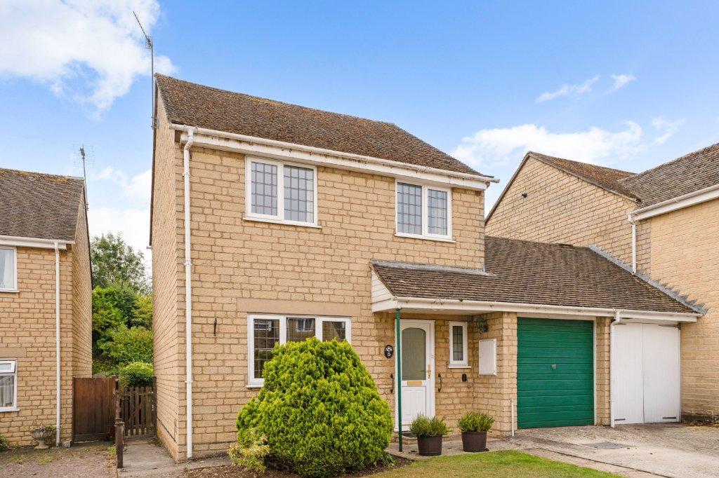 3 bedroom link detached house for sale in Moreton-in-Marsh on OnTheMarket