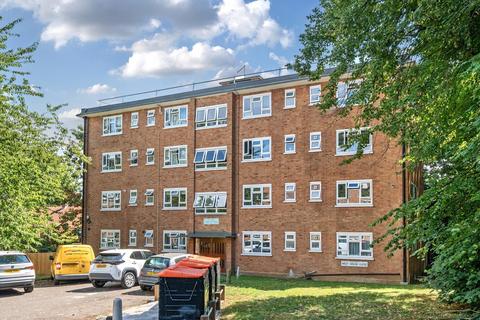 3 bedroom flat for sale, West House Close, London, SW19