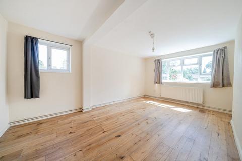 3 bedroom flat for sale, West House Close, London, SW19