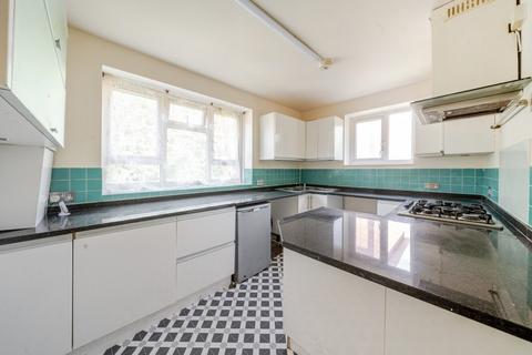 3 bedroom flat for sale, West House Close, London, SW19