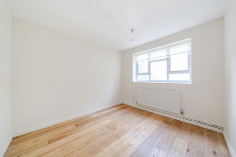 3 bedroom flat for sale, West House Close, London, SW19