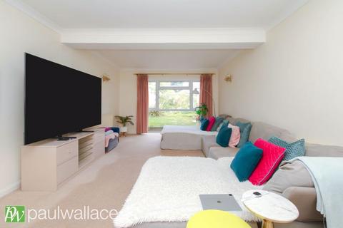 4 bedroom detached house for sale, Mandeville Close, Broxbourne