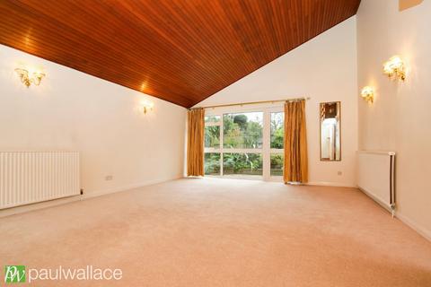 4 bedroom detached house for sale, Mandeville Road|Approx. 2,000 Sq Ft Detached Family Home, Double Garage & Large Driveway