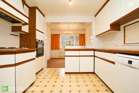 4 bedroom detached house for sale, Mandeville Road|Approx. 2,000 Sq Ft Detached Family Home, Double Garage & Large Driveway