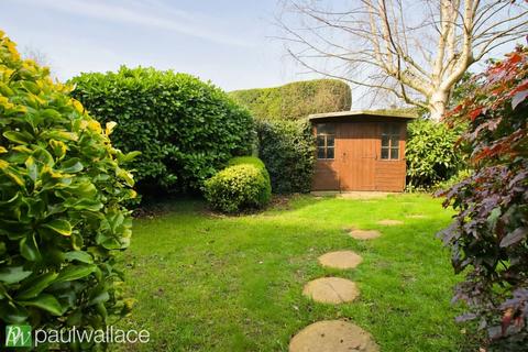 4 bedroom detached house for sale, Mandeville Road|Approx. 2,000 Sq Ft Detached Family Home, Double Garage & Large Driveway