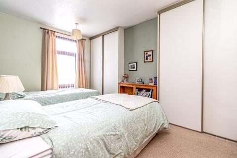 3 bedroom terraced house for sale, Romsey Avenue