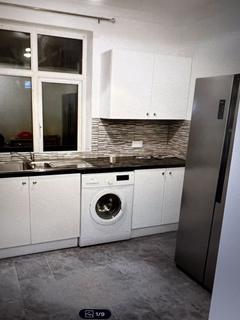 5 bedroom property to rent, Brunel Road, London SE16